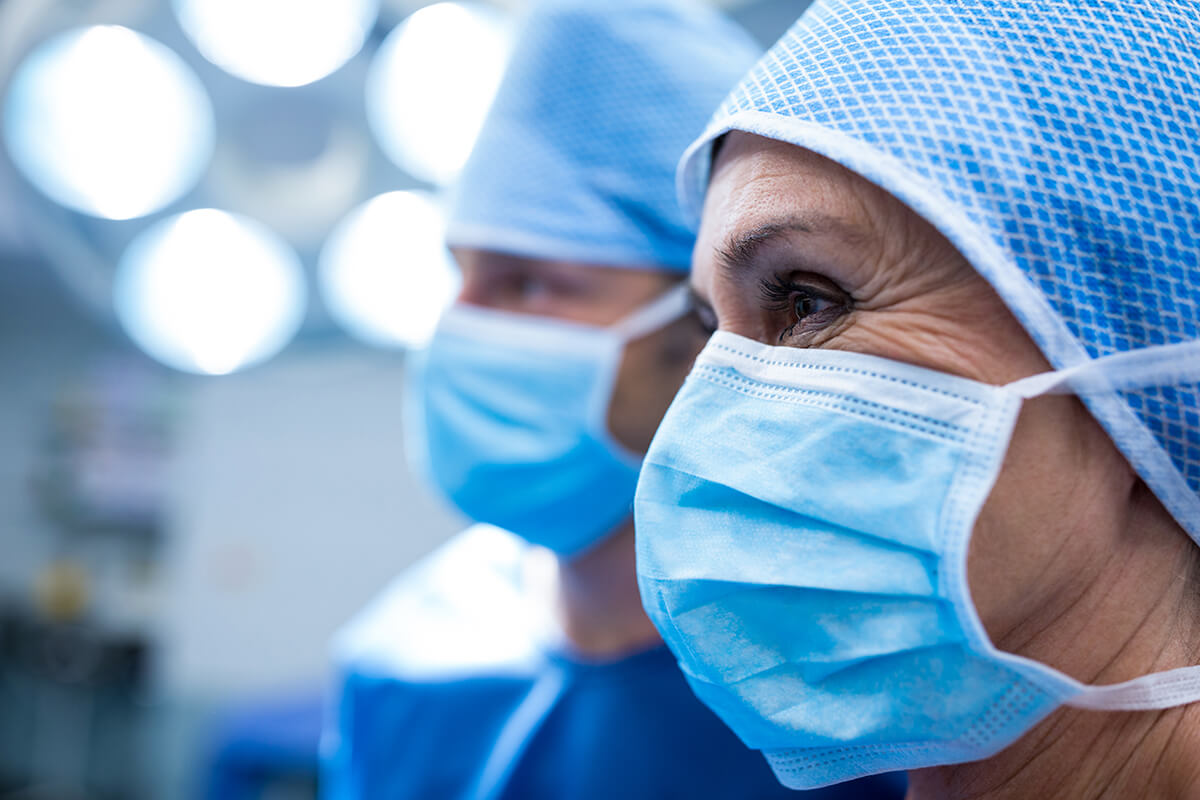 Chirurdzy przed operacją - Rodzaje chirurgii i chirurgów